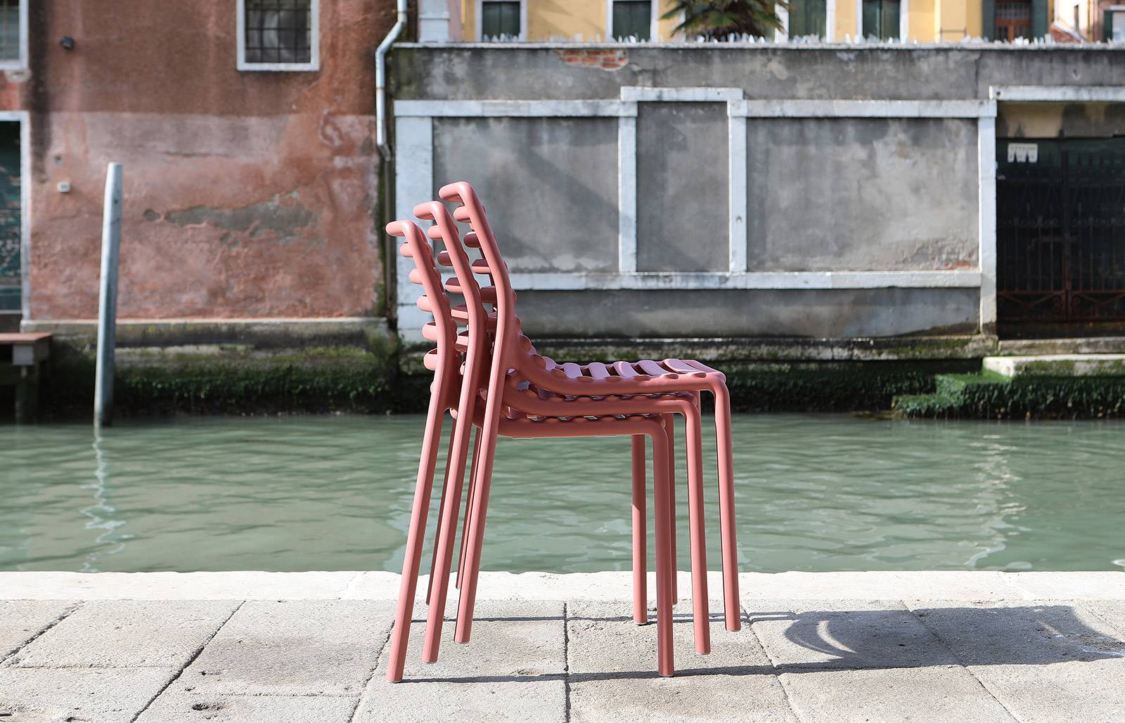 NARDI DOGA B MARSALA Piros modern Műanyag kültéri szék